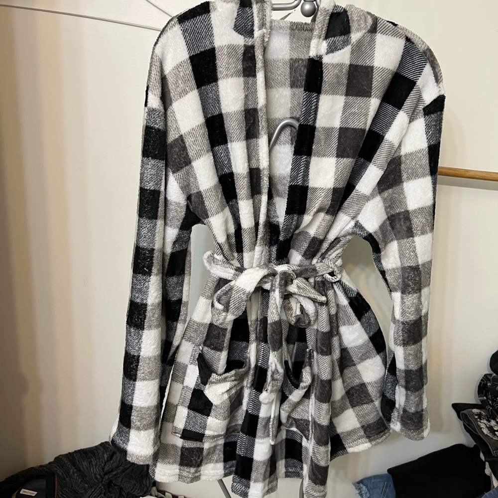 Bobbie brooks intimates & sleepwear black white and grey robe